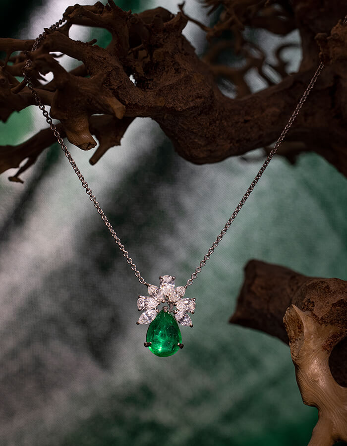 High Jewellery Of Emerald Pendant Emerald Pendant Set Luxury Fine Jewellery Collection Amaris Jewels